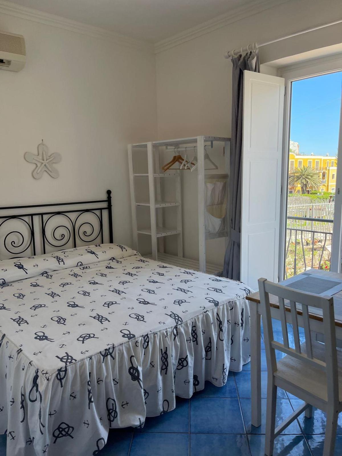 Ponza Inn- Casa Giovanna Bagian luar foto